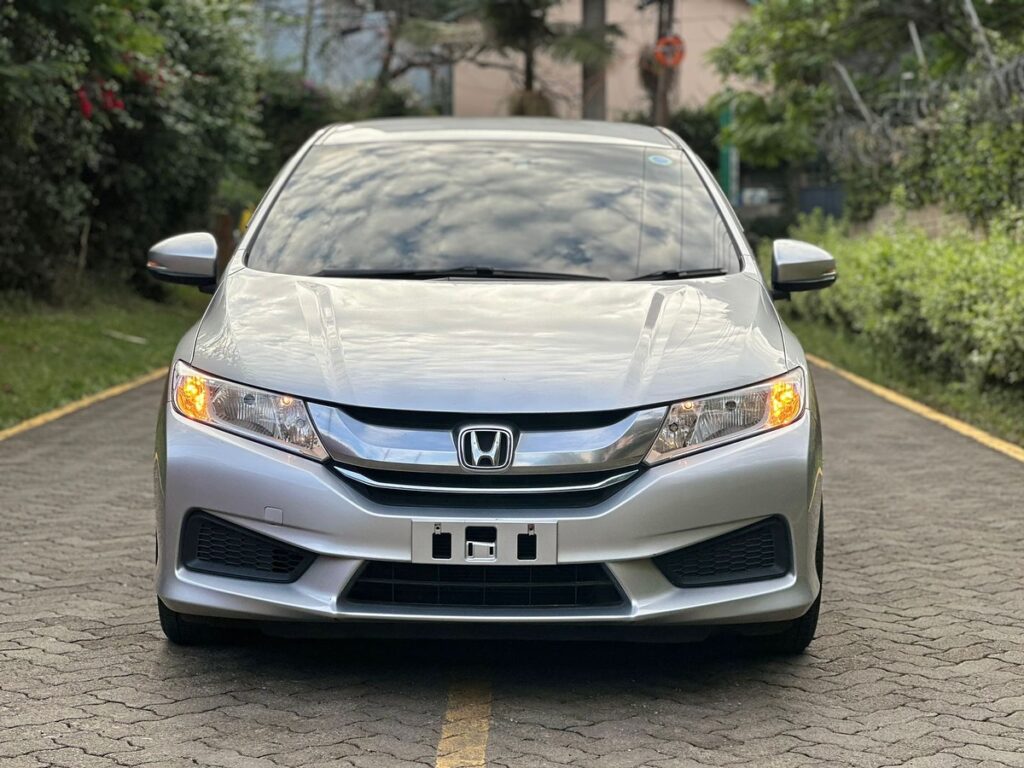 Honda Grace Hybrid 2017 vehicle for Sale in Kenya Under 2 Million