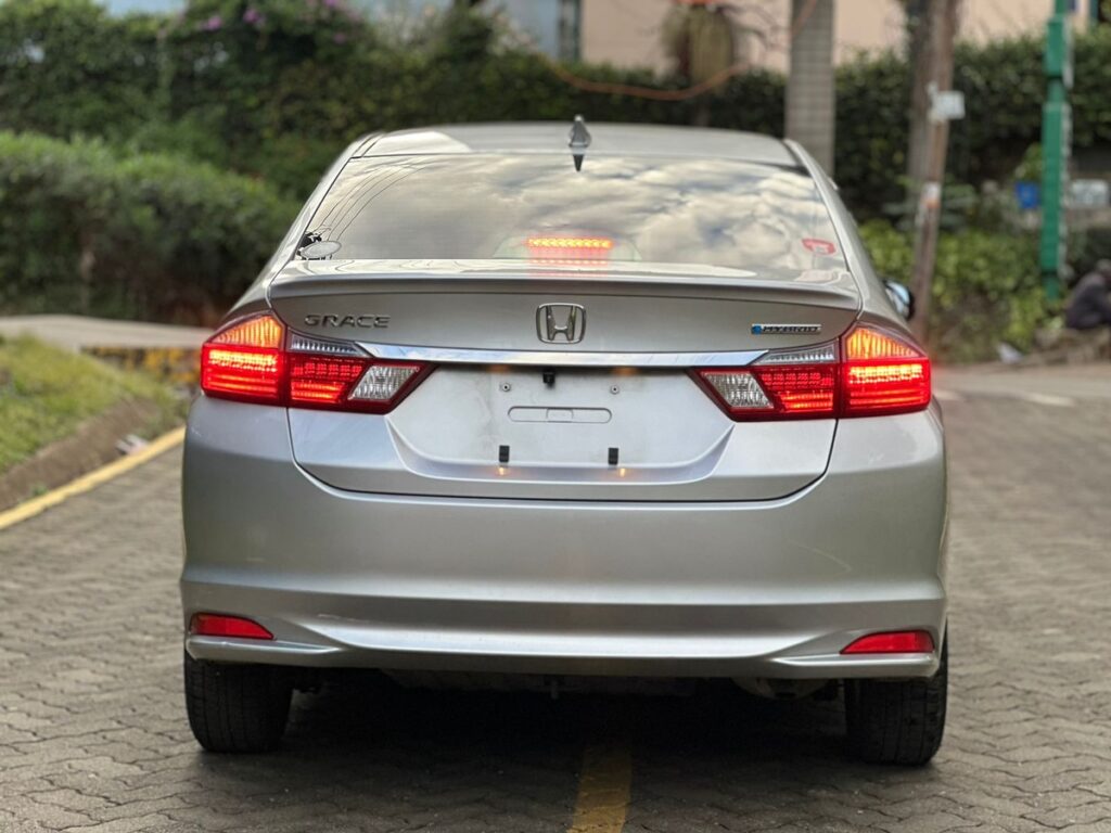 Honda Grace Hybrid 2017 vehicle for Sale in Kenya Under 2 Million